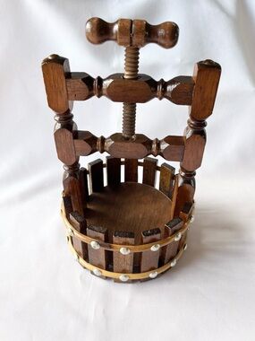 Vintage Wood Nut Cracker Wishing Well Bowl Screw Top Maple Brown Bowl